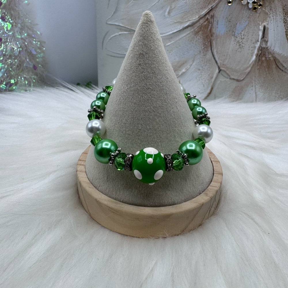 Green and White Polka dot Beaded Bracelet